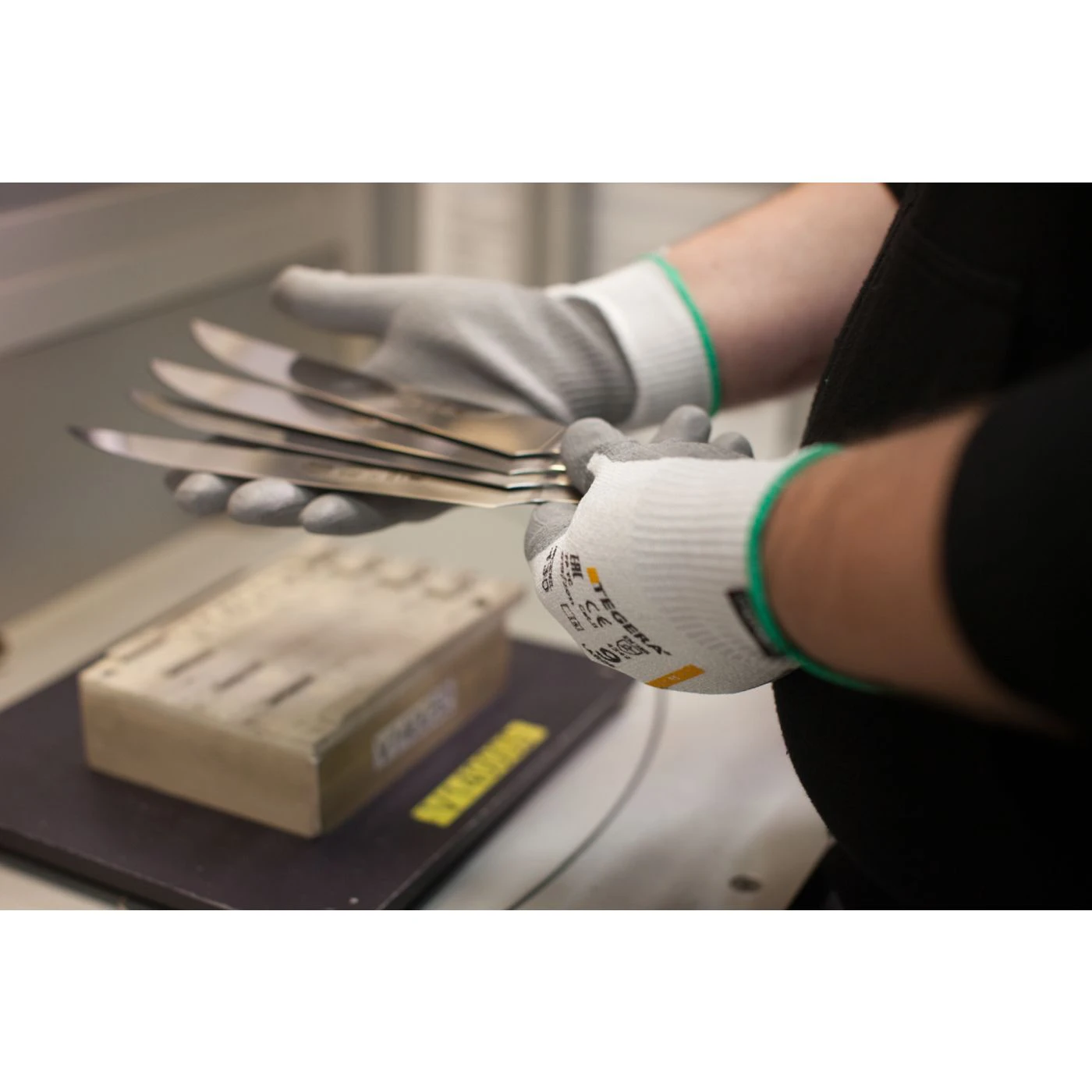 Mănuși rezistente la tăiere TEGERA 430 / Tegera / Mănuși de protecție antităiere, antiînțepare