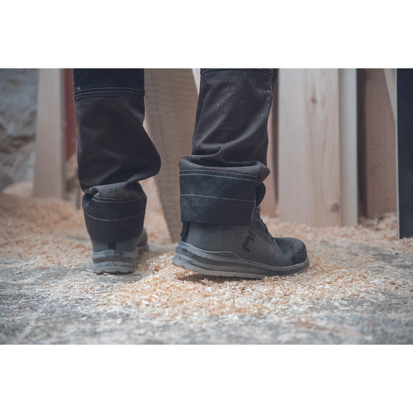 Bocanci de protecție VADORROS MF ESD S1P SRC / Cerva / Încălțăminte de protecție S1P