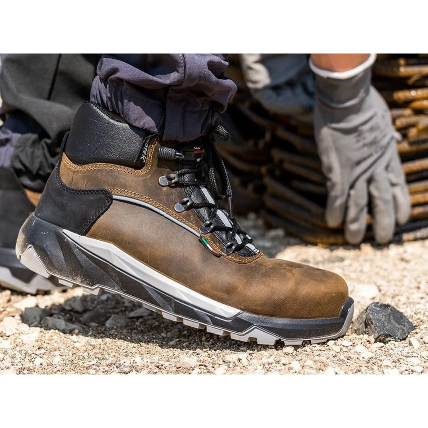 Bocanci de protecție MAKALU S3 CI WR SRC / Giasco / Bocanci de protecție și ghete de lucru