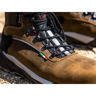 Bocanci de protecție MAKALU S3 CI WR SRC / Giasco / Bocanci de protecție și ghete de lucru